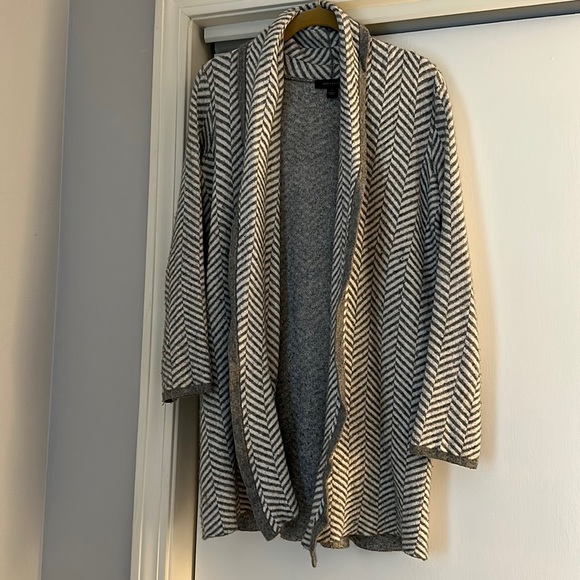 Ann Taylor Sweaters - Ann Taylor Herringbone Shawl - XS - Light grey and white
